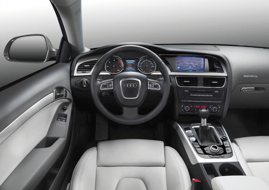 Торпедо Audi A5 Coupe 3.2 2007 года  (WW) (фото 9 из 36)